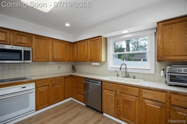 4174 Bunker Avenue, West Bloomfield, MI 48323
