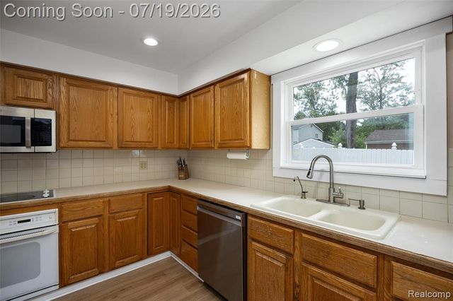 4174 Bunker Avenue, West Bloomfield, MI 48323
