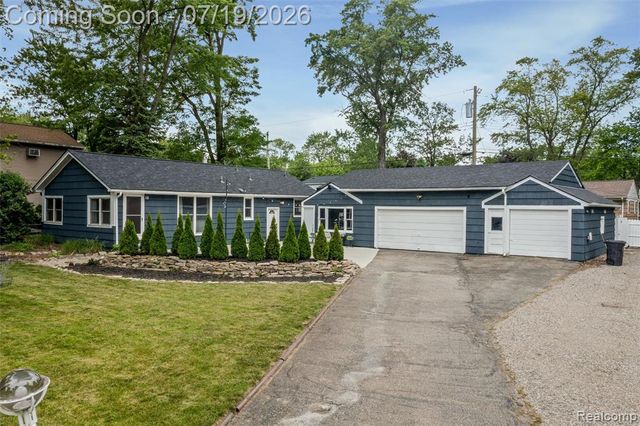 4174 Bunker Avenue, West Bloomfield, MI 48323
