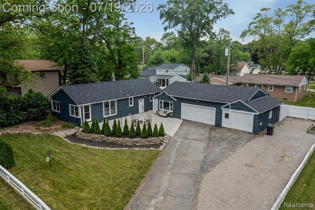 4174 Bunker Avenue, West Bloomfield, MI 48323