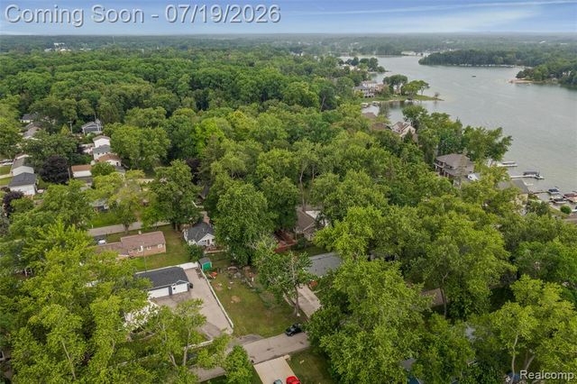 4174 Bunker Avenue, West Bloomfield, MI 48323