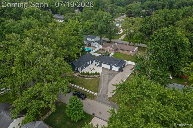 4174 Bunker Avenue, West Bloomfield, MI 48323