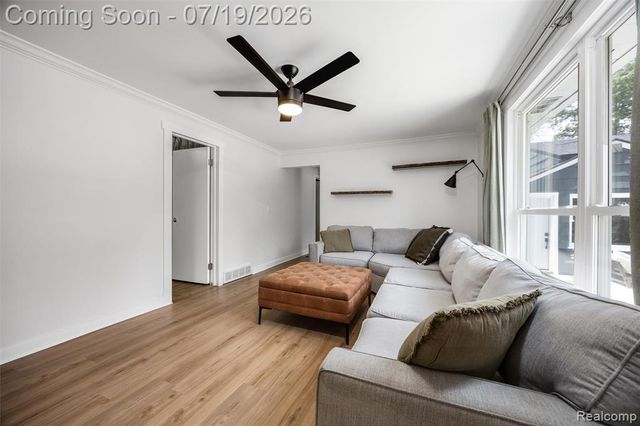 4174 Bunker Avenue, West Bloomfield, MI 48323