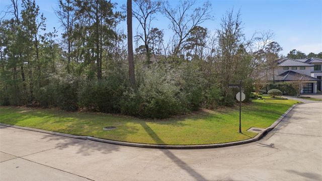 3 S Bayou Club Court, Spring, TX 77389