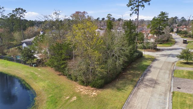 3 S Bayou Club Court, Spring, TX 77389