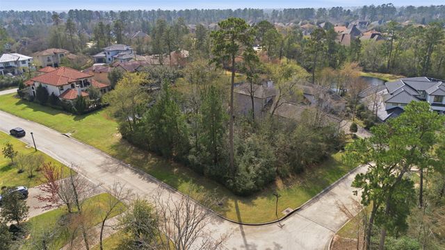 3 S Bayou Club Court, Spring, TX 77389