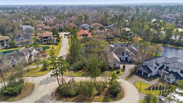 3 S Bayou Club Court, Spring, TX 77389