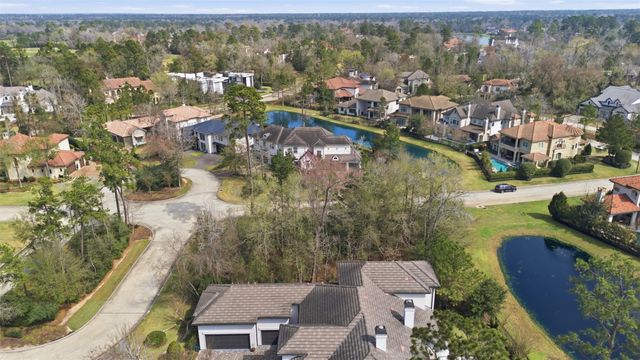 3 S Bayou Club Court, Spring, TX 77389