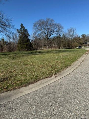 5926 Hunters Ridge Drive, Washington, MI 48094