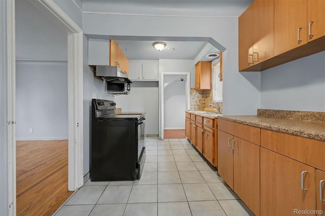 7320 Orchard Avenue, Dearborn, MI 48126