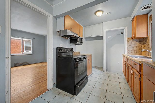 7320 Orchard Avenue, Dearborn, MI 48126