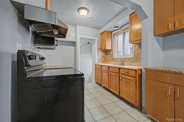 7320 Orchard Avenue, Dearborn, MI 48126