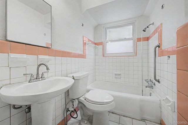 7320 Orchard Avenue, Dearborn, MI 48126