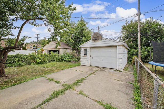 7320 Orchard Avenue, Dearborn, MI 48126