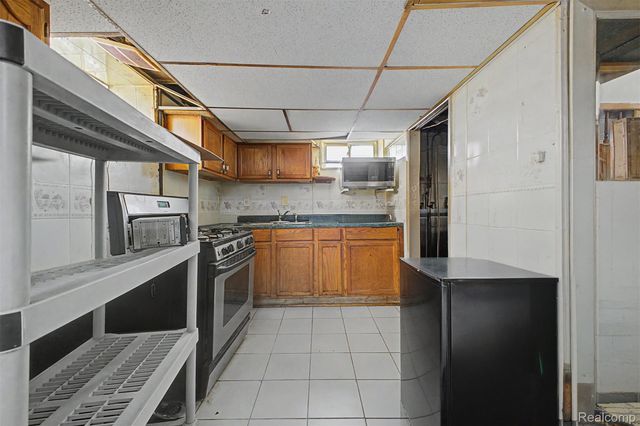 7320 Orchard Avenue, Dearborn, MI 48126