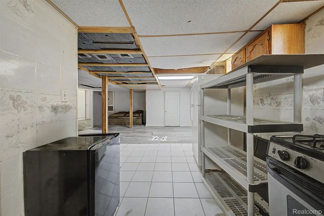 7320 Orchard Avenue, Dearborn, MI 48126
