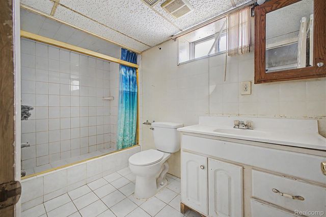 7320 Orchard Avenue, Dearborn, MI 48126