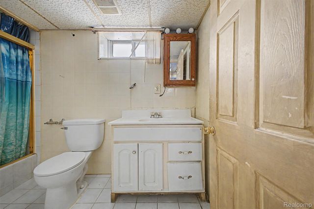 7320 Orchard Avenue, Dearborn, MI 48126