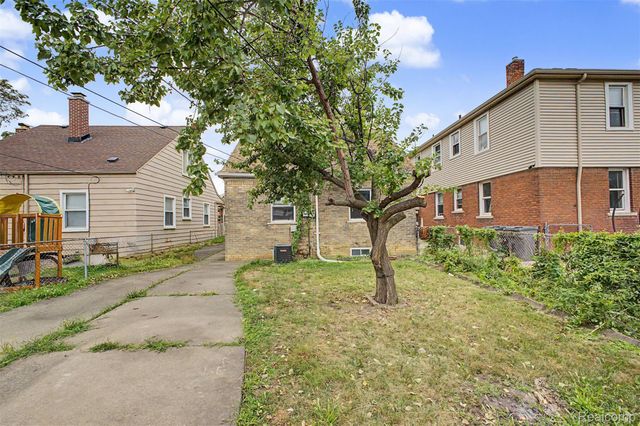 7320 Orchard Avenue, Dearborn, MI 48126