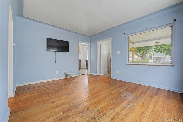 7320 Orchard Avenue, Dearborn, MI 48126