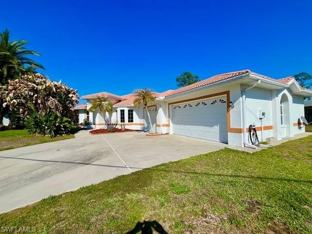914 McArthur AVE, Lehigh Acres, FL 33936