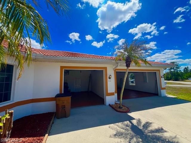 914 McArthur AVE, Lehigh Acres, FL 33936