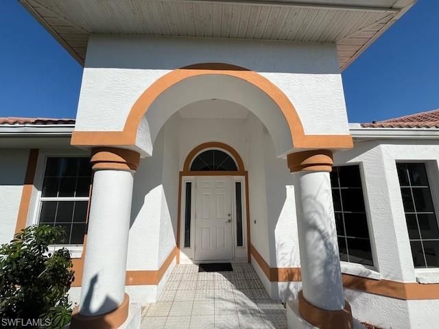 914 McArthur AVE, Lehigh Acres, FL 33936