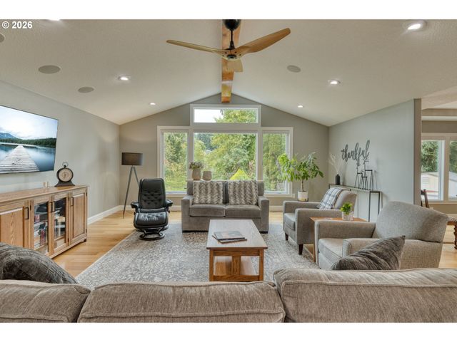 51971 Sw CREEKVIEW Pl, Scappoose, OR 97056