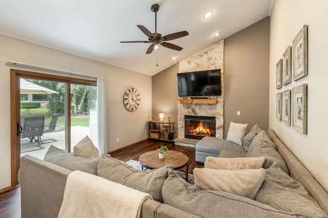 3635 S Greenlawn TERRACE, New Berlin, WI 53151