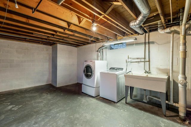 3635 S Greenlawn TERRACE, New Berlin, WI 53151
