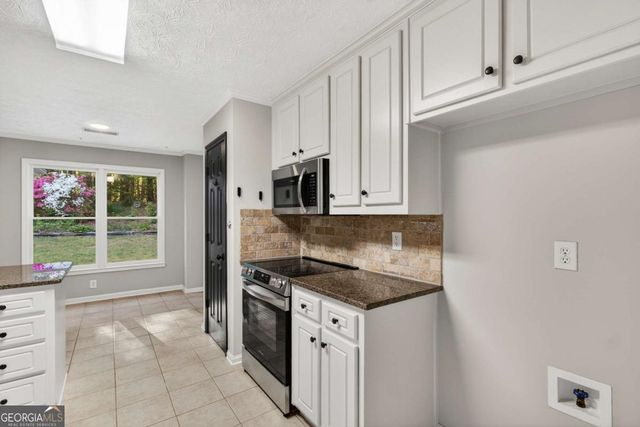 233 Ivy Creek Drive, Loganville, GA 30052