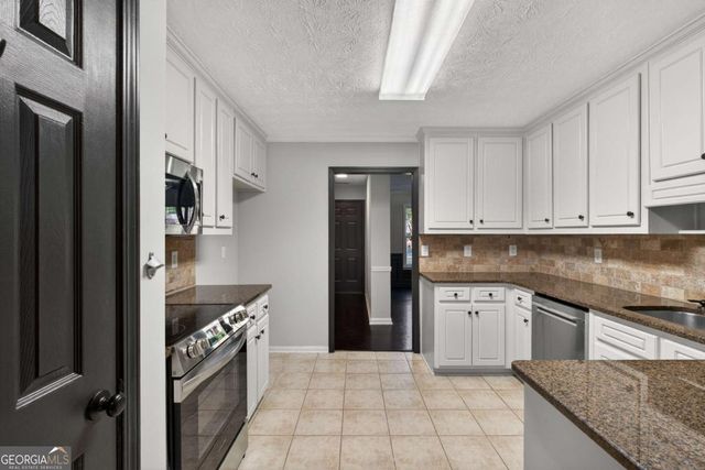 233 Ivy Creek Drive, Loganville, GA 30052