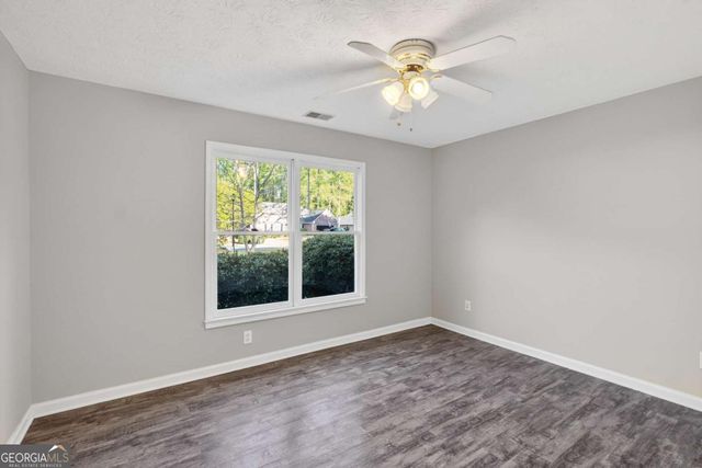 233 Ivy Creek Drive, Loganville, GA 30052