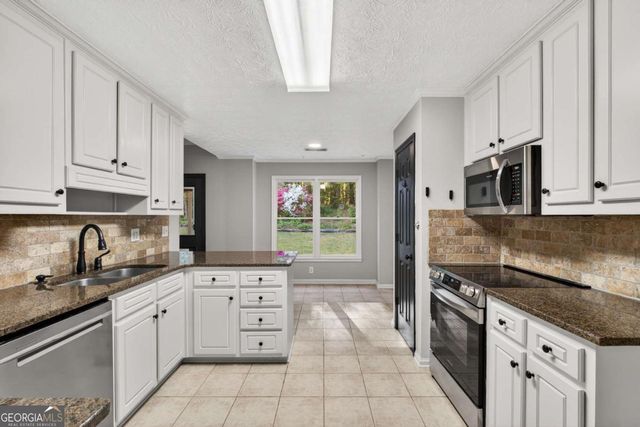 233 Ivy Creek Drive, Loganville, GA 30052