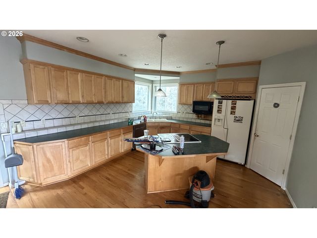 6352 Se WILDLIFE ESTATES Dr, Milwaukie, OR 97267