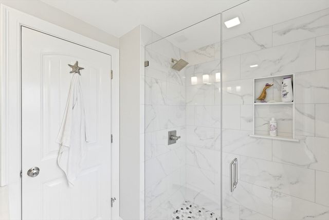 21 Shoreline Way, Plymouth, MA 02360