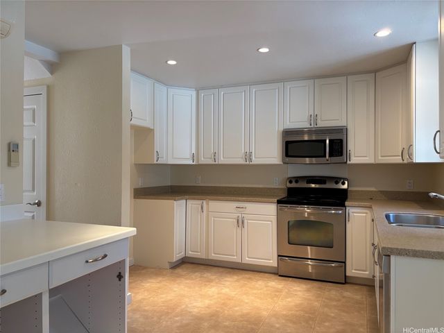 211 San Antonio Avenue, Honolulu, HI 96813