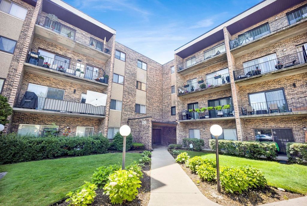 725 W Huntington Commons Road 416, Mount Prospect, IL 60056