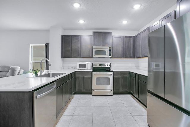 427 IRONSIDE TRAIL DRIVE, Groveland, FL 34736