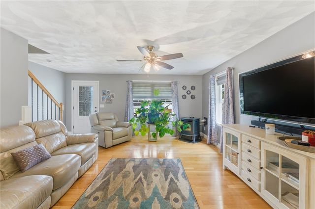15 Aborn Avenue, Cumberland, RI 08264