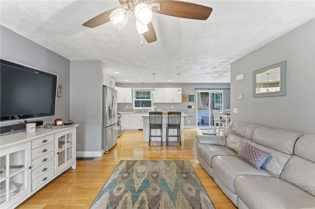 15 Aborn Avenue, Cumberland, RI 08264