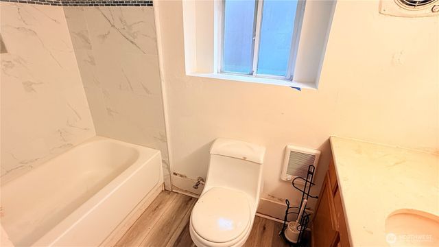 527 S Sullivan Street, Seattle, WA 98108