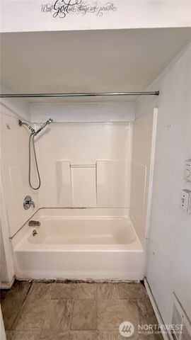 527 S Sullivan Street, Seattle, WA 98108