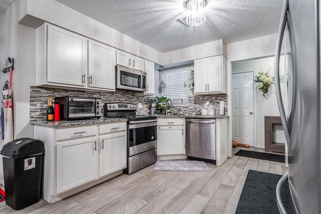 3105 N Viewpoint Drive, Midwest City, OK 73110