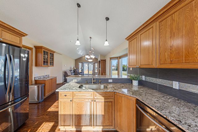 16450 Griffon Lane, Lakeville, MN 55044