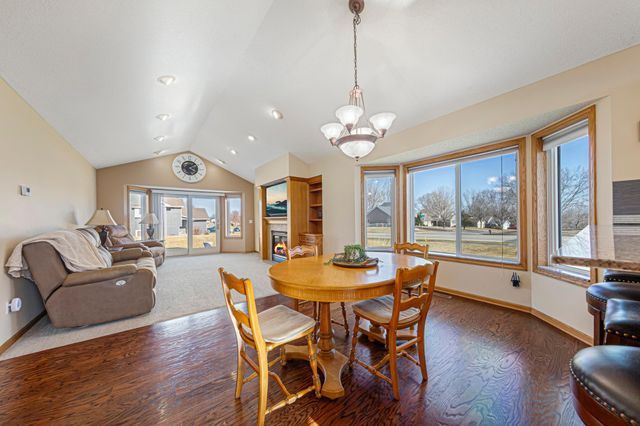 16450 Griffon Lane, Lakeville, MN 55044