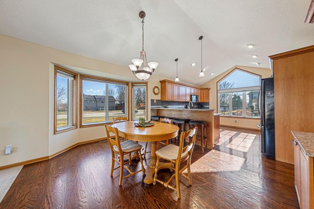 16450 Griffon Lane, Lakeville, MN 55044