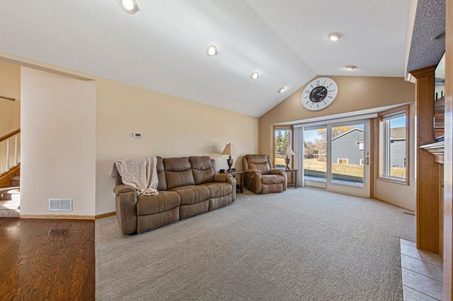 16450 Griffon Lane, Lakeville, MN 55044