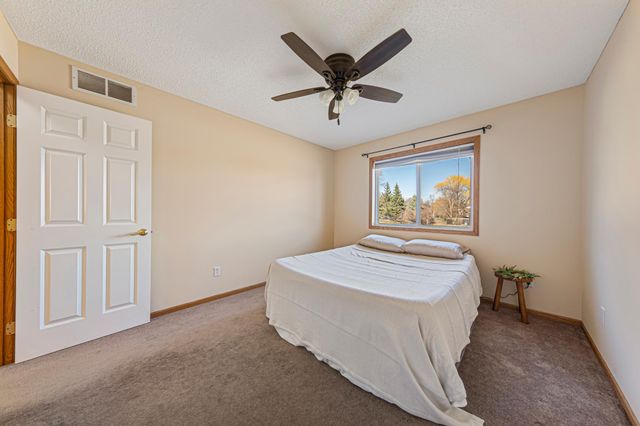 16450 Griffon Lane, Lakeville, MN 55044