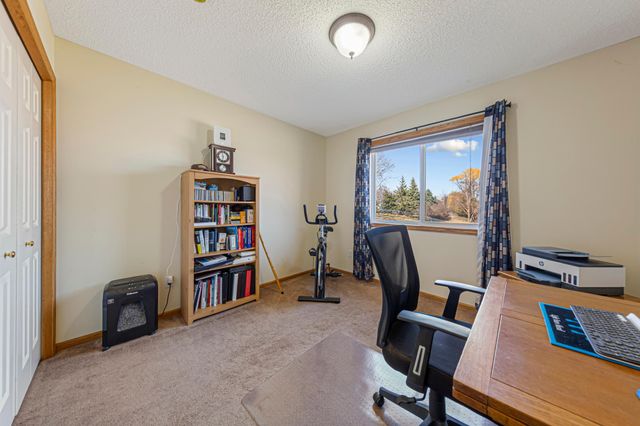 16450 Griffon Lane, Lakeville, MN 55044